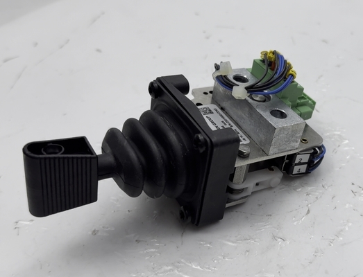 W50 Joystick Dźwignia Sterowania 24V Uchwyt Sterowania 194444 Przełącznik Podnośnika Taśmy Transportowej do Części Frezarki Drogowej