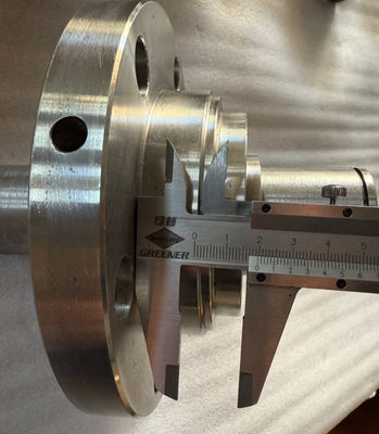 P8820DL Asfalt Paver części zamiennych spiralny przenośnik pośredni wał rotacyjny separator pośredni wał VOE12766358